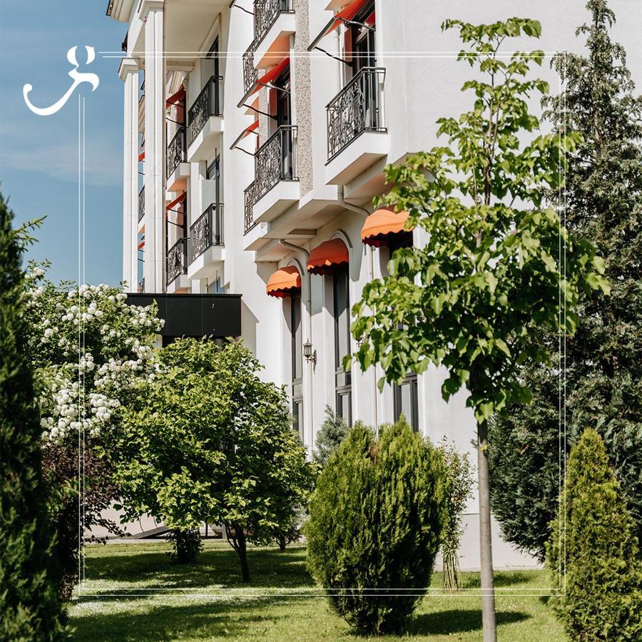 Hotel Garden Pristina Esterno foto
