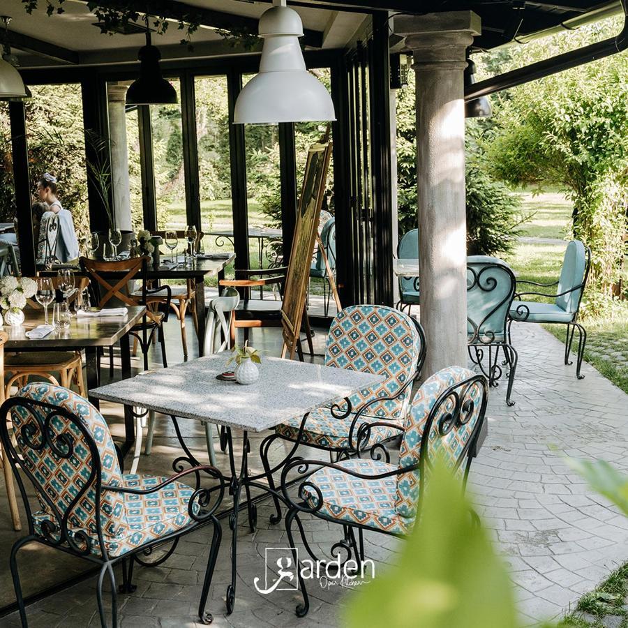 Hotel Garden Pristina Esterno foto