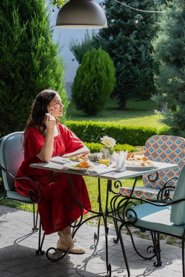 Hotel Garden Pristina Esterno foto